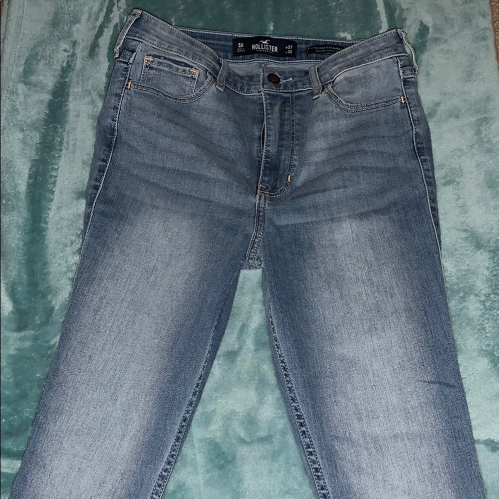 Hollister ultra high rise jeans. Size 5 regular